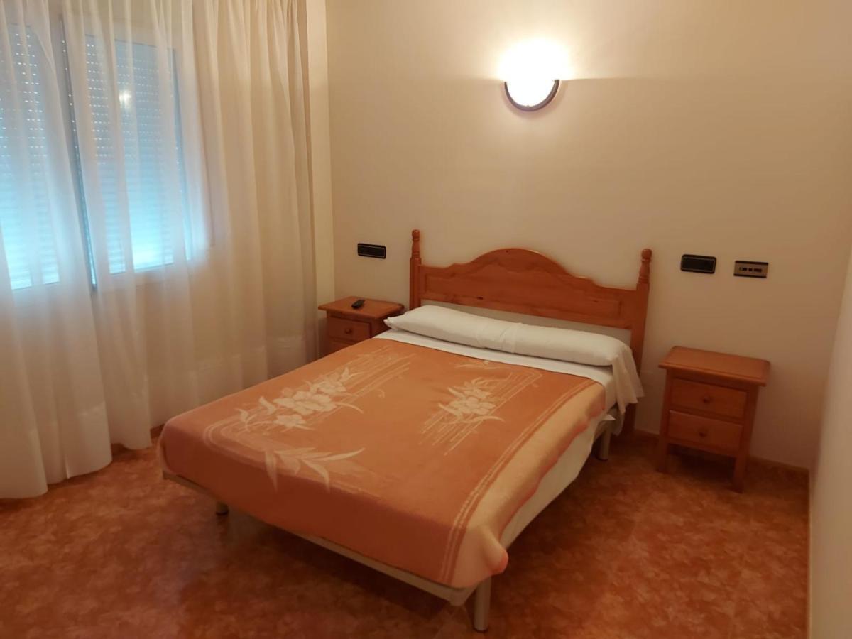 Hostal Linares Villanueva de Argaño Exterior foto